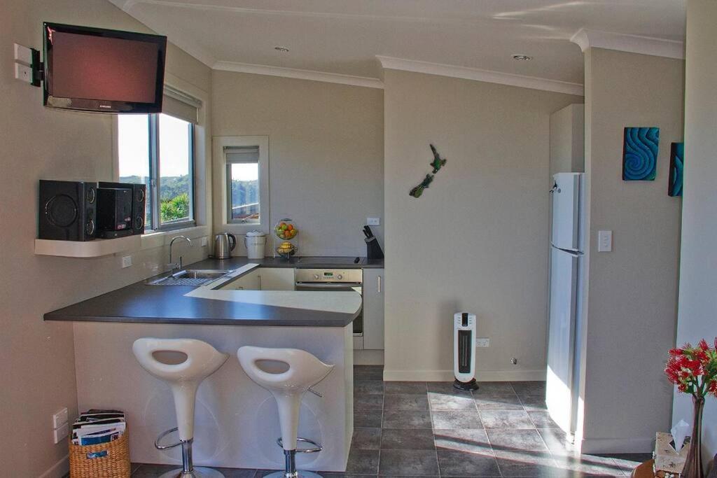 Orca Lodge Raglan Extérieur photo